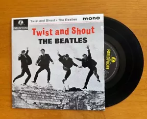 RARE BEATLES "TWIST AND SHOUT" UK EP W/PIC SLEEVE - Picture 1 of 2