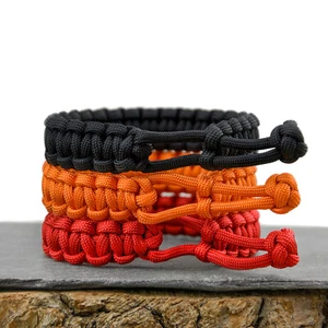 Pulsera de supervivencia Mad Max estilo Paracord ajustable - negra, roja o naranja - Imagen 1 de 9