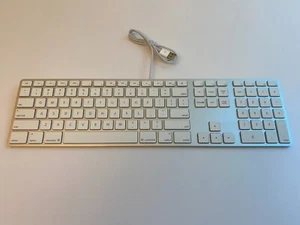 Apple Tastiera Cablata Alluminio con Tastiera Numerica USB MB110LL/B Modello A1243 - Foto 1 di 4