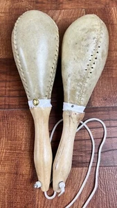 Maracas Leather, Natural Color, Salsa Model. Alto Sonido Brillante. - Picture 1 of 5