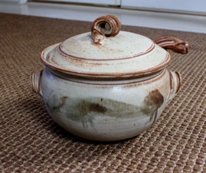 HANDTHROWN STONEWARE STUDIO ART POTTERY SOUP TUREEN COVERED LADLE ARTIST SIGNED - Picture 1 of 7