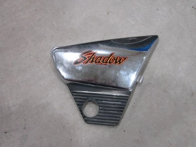 Panel de cubierta de asiento inferior derecho cromado Honda Shadow VT700C 1984 usado Foto 1 de 2