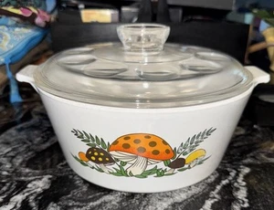 Champiñón Corning Ware Merry de colección 2,5 cuartos Cazuela redonda para hornear con tapa - Imagen 1 de 8