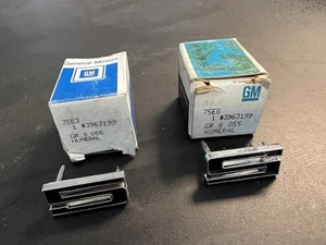 1970-1972 Corvette hood numeral 5 NOS GM # 3963199 (2) - Picture 1 of 13