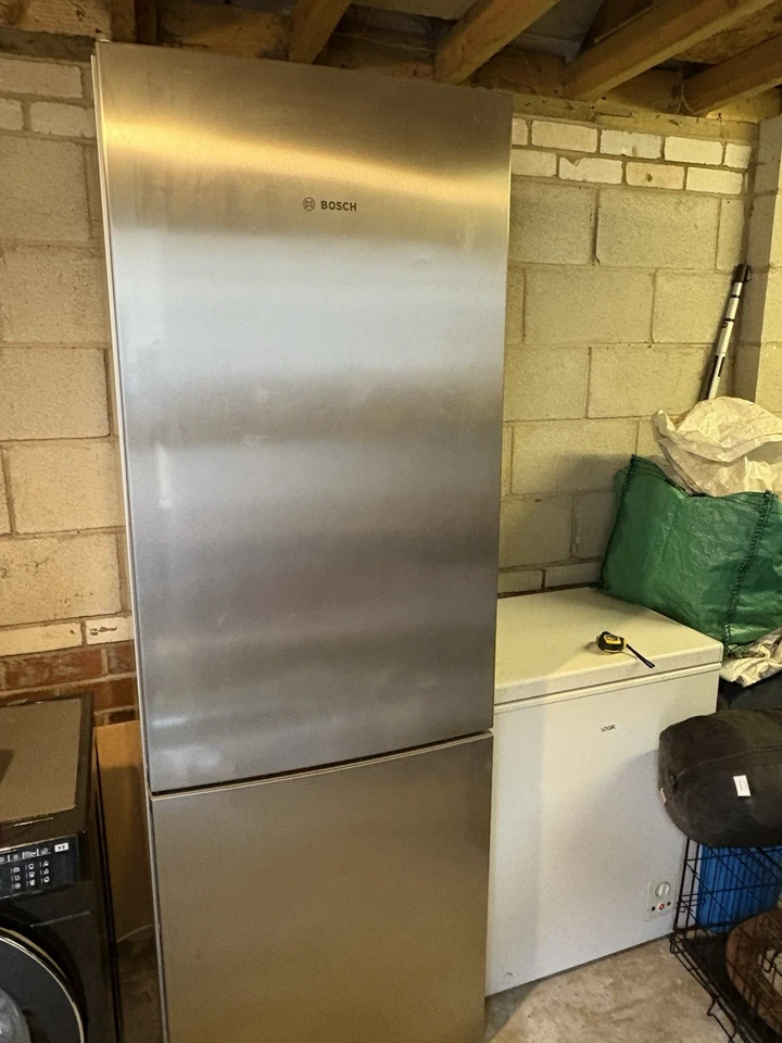 Bosch KGE49AICAG Fridge Freezer 70/30 - Image 1 of 4