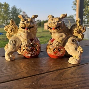 Japanische antike Kutani handbemalte Porzellan FOO DOG Statue Figuren Paar - Bild 1 von 16