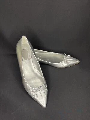 Usado en Excelente Condición Cuero Plateado Guess Punta Arco Plano 6 Foto 1 de 4