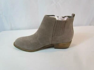 NWOB Journee Collection Gray Bootie With Round Toe And Stacked Heel Size 7.5 - Picture 1 of 7
