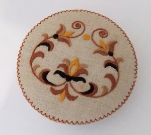 18 CM ROUND EMBROIDERED TRINKET STORAGE BOX - Picture 1 of 3