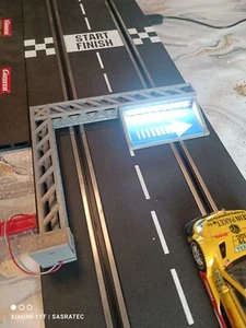 Carrera Digital Evolution 132 / 124 Boxeneinfahrt / PITLANE  beleuchtet. - Zdjęcie 1 z 6