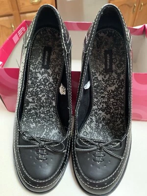 Vtg Women's Xhiliration Scarlett 8 Black Chunky 3 1/2in heel Faux Leather Heels  - Image 1 of 4