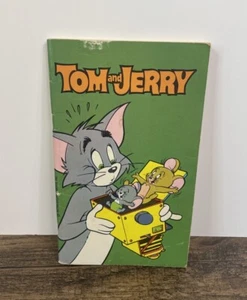 Tom and Jerry Comic Book Paperback 1980 - Picture 1 of 8
