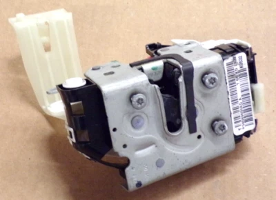 2013 jeep patriot door latch ( passenger rear ) 2011-2017 - Изображение 1 из 2