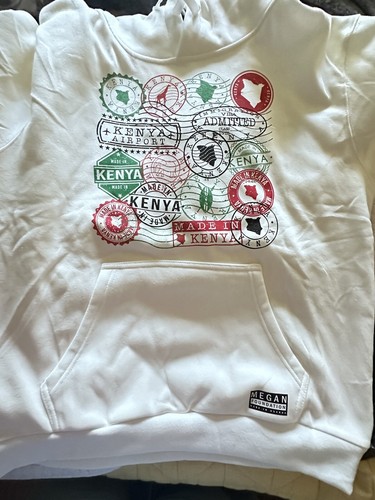 OFF WHITE Bellissima felpa con cappuccio bianca sporca del Kenya con francobolli passaporto e bandiera su manica media