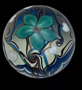 Pisapapeles Orient & Flume 1976 vintage clemátide iridiscente corazón pluma tirada - Imagen 1 de 16