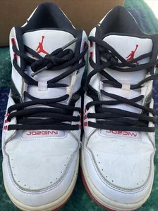 Größe 7Y - Jordan Schuhe weiß rot. A57 - Bild 1 von 9