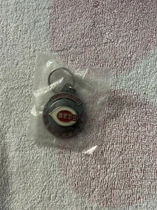 Cincinnati Reds MLB Siskiyou Keychain Plus two Reds glasses - Picture 1 of 14