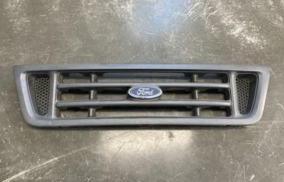 Parrilla delantera Ford Econoline E150-E350 97-07 P/N 6C24-8200-DAW Foto 1 de 4