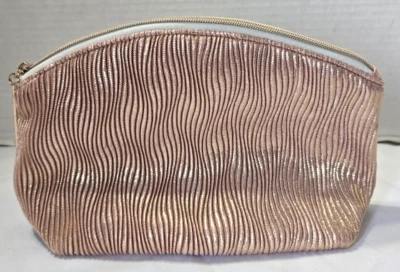 Bolsa de Maquillaje Lancome Rosa Claro - Cremallera - Interior Azul - Aproximadamente 9" x 6" x 3" Foto 1 de 4