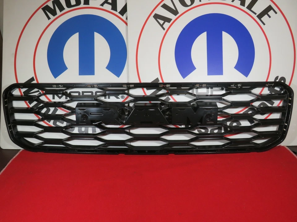 RAM PROMASTER 2019-2022 parrilla delantera cromada envolvente nueva OEM MOPAR Foto 1 de 4