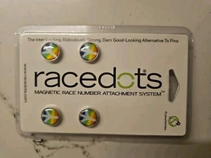 RaceDots: Sistema magnético de posicionamiento de números de carrera paquete de 4 (paz) - Imagen 1 de 2