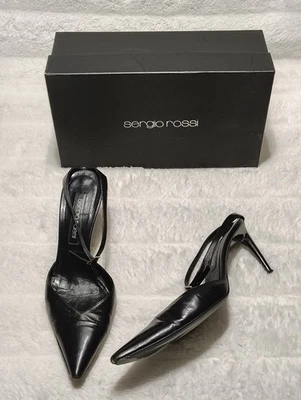 Tacones Sergio Rossi Saks Fifth Avenue con correa negra - punta puntiaguda talla 7,5 B Italia Foto 1 de 4