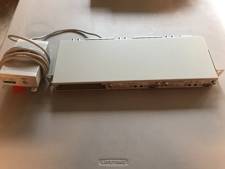 ESTANTE ADTRAN NIU3 3 RANURAS CON 2 MÓDULOS X 1213075 CON OREJAS DE RACK Foto 1 de 4