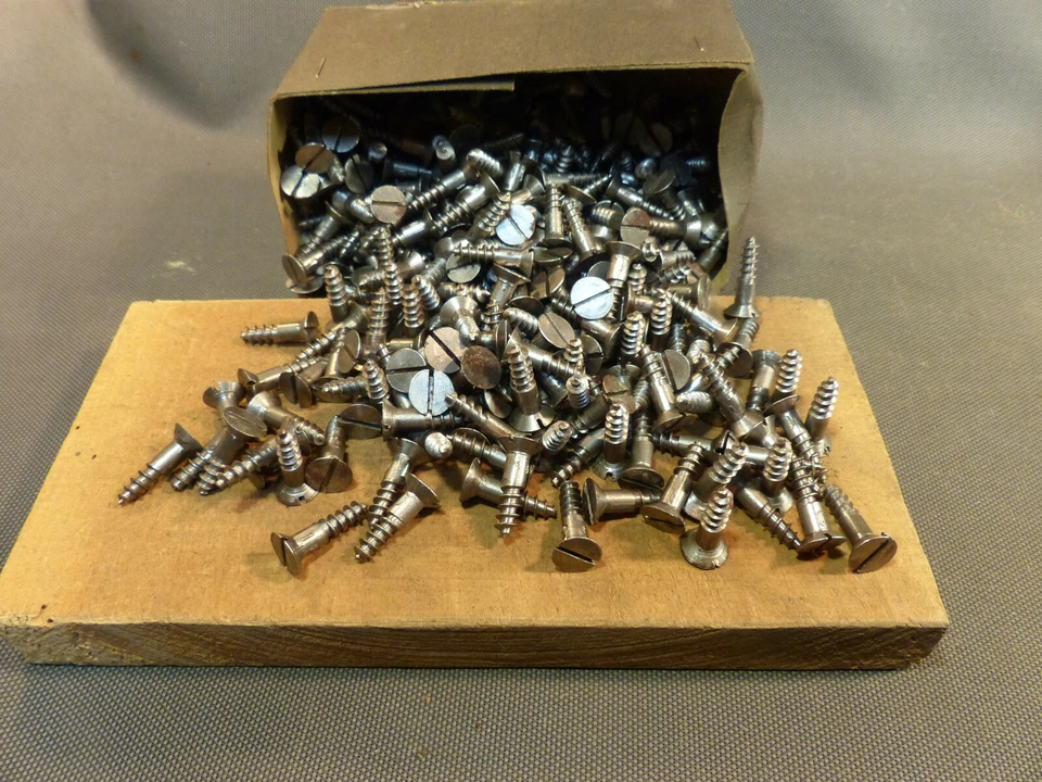 Lot de vis à bois tete fraisée ancien stock quincaillerie 6.5x25  50 pièces - Photo 1/4
