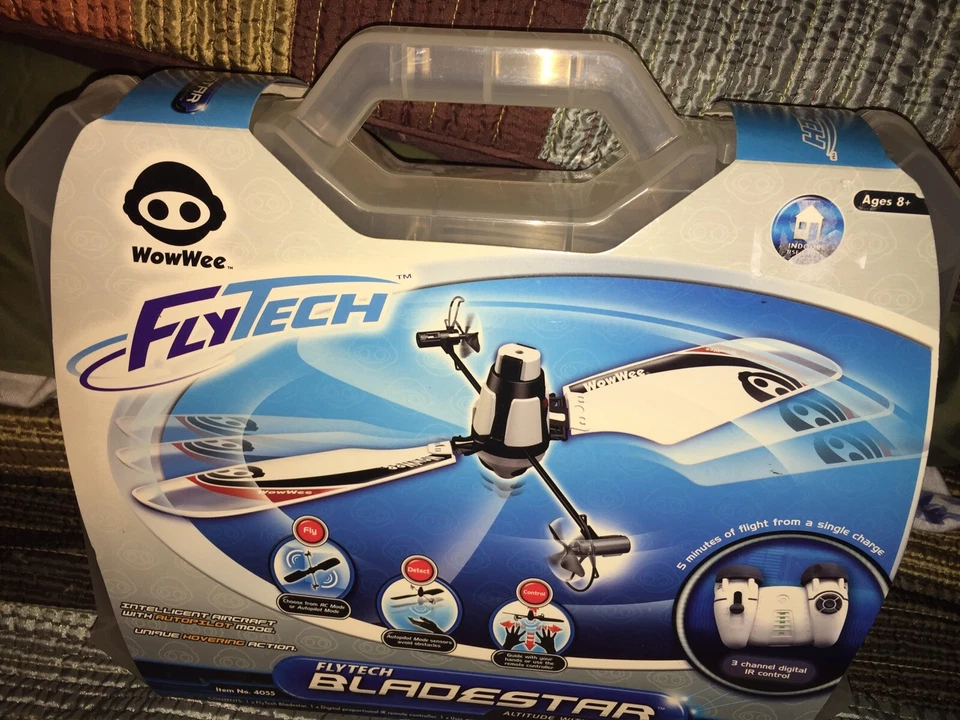 WowWee FlyTech Bladestar - Image 1 of 3