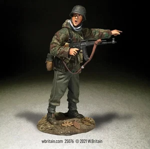 WWII GERMAN GRENADIER POINTING William Britains mint 25076 - Picture 1 of 2