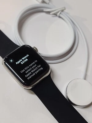 Apple Watch Series 4 HERMES 40mm, GPS ++LTE, Prata: SW115 - Imagem 1 de 4