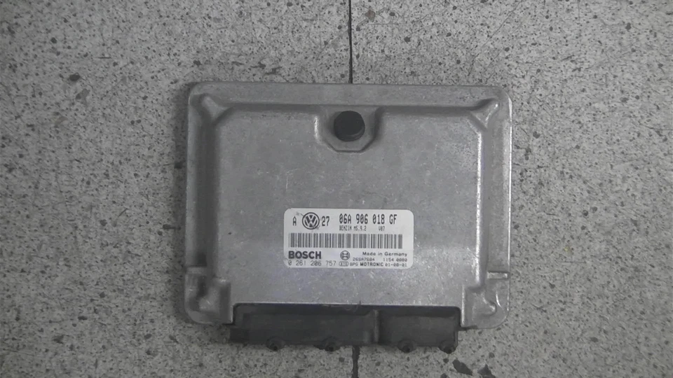 Centralina motore originale (ECU) VW BORA (1J2) 2001 - Immagine 1 di 1