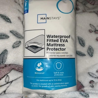 Mainstays White Waterproof Fitted EVA Mattress Protector Twin Size Waterproof - Image 1 of 3
