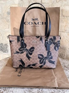 NWT Coach Gallery Tote Bag In Signature Canvas With Bow Black - Picture 1 of 9