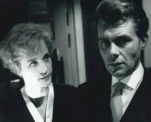 Sylvia Syms Unsigned photo - The Queen - Donation to Cancer Charity *57 - Imagen 1 de 1