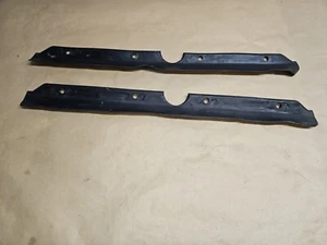 VW T3 Dichtung Spritzschutz für GFK Stoßstange hinten 255807397 orig. VW 2 Stück - Bild 1 von 9