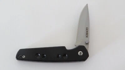 GERBER SB 2.5 Linerlock Folding Knife - Aluminum Black Handle Drop Point - Image 1 of 4