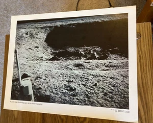 Impresión fotográfica Apolo 1969 de la NASA - Un cráter cerca del punto de aterrizaje en el mar de - Imagen 1 de 2