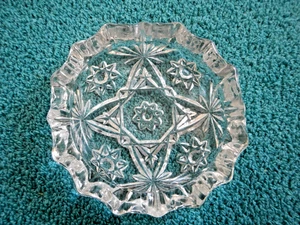 VINTAGE - ROUND ASHTRAY - CLEAR HEAVY GLASS - LEAD CRYSTAL - STAR - 3 3/4 inches - Picture 1 of 15