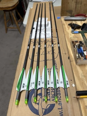 Easton 6.5 Hunter Classic 400 Carbon Arrows, 6 -New, 3" Bohning X-Vanes, 28 1/2" - Image 1 of 4