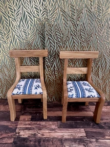 Dolls House - Two Pretty Wooden Chairs 1:12 Scale (Lot 609) - Picture 1 of 6
