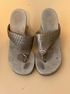 Colleen Cordero Woman’s Heels Thong Gold Rhinestones Size 9 - Picture 1 of 10