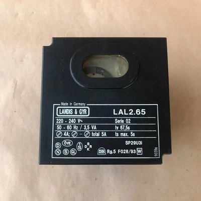 LANDIS & GYR LAL2.65 BURNER CONTROLLER - Image 1 of 4