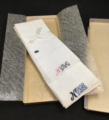 2 Pañuelos Hombre Letra “N” Hechos en Filipinas En Caja Bordados a Mano Foto 1 de 4