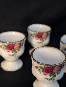 Juego de tazas de huevo vintage Royal Albert Old Country Roses - Juego de 4, 2,25" de alto - Imagen 1 de 5