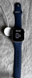 Apple Watch Series 10 42mm GPS Silver w/ S/M Denim Band - Used, No Scratch - Photo 1 sur 4