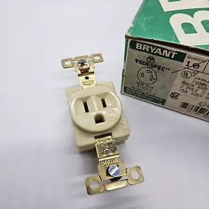 Bryant Presa singola avorio resistente alle intemperie 15A 125V 5261 - Foto 1 di 6