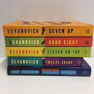 Janet Evanovich Stephanie Plum Bundle x5 Large Paperback Books #7,8,11,12,16 - Foto 1 di 4