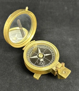 Brújula de latón náutica reloj de sol de bolsillo marítimo vintage con estuche de cuero antiguo - Imagen 1 de 10