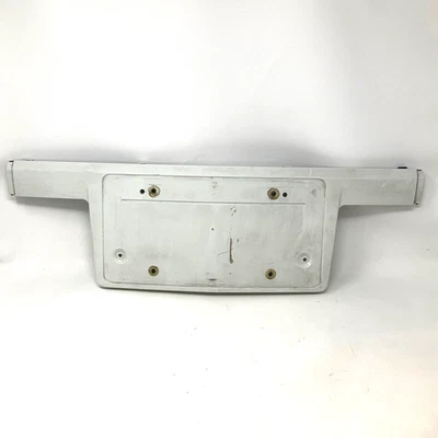 Оригинальный передний кронштейн для крепления номерного знака на BMW 7 серии E65 E66 2006-08 годов выпуска 51117135579 - Изображение 1 из 4